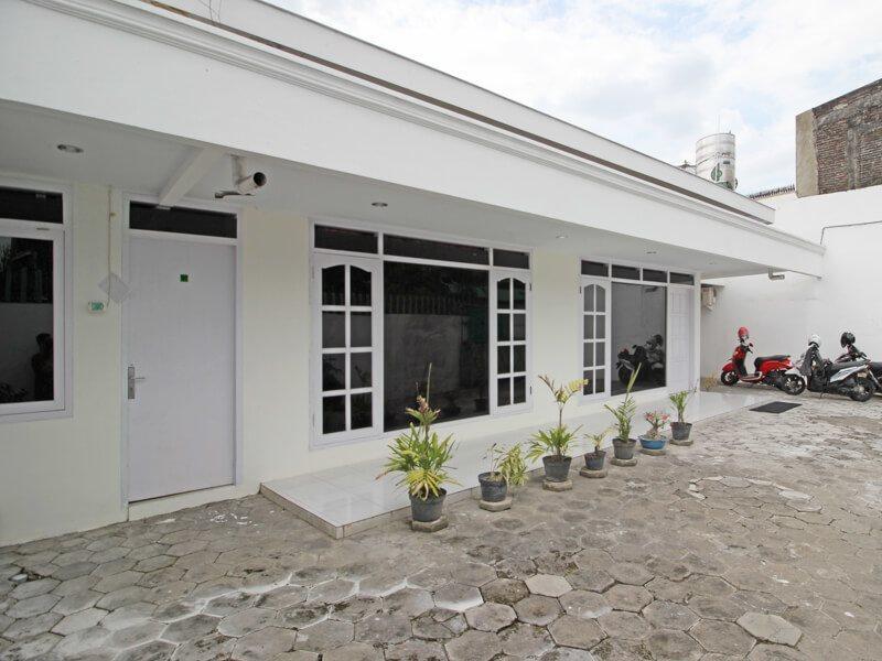 Reddoorz Near Terminal Tirtonadi Hotel Surakarta  Exterior photo