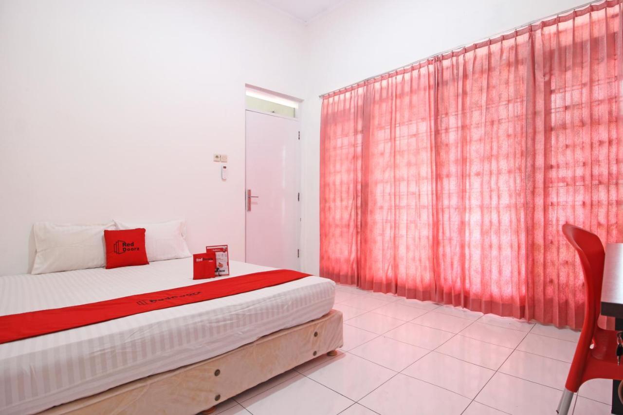 Reddoorz Near Terminal Tirtonadi Hotel Surakarta  Exterior photo