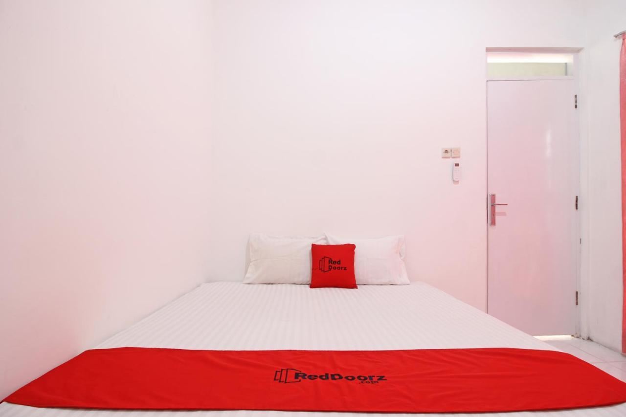 Reddoorz Near Terminal Tirtonadi Hotel Surakarta  Exterior photo
