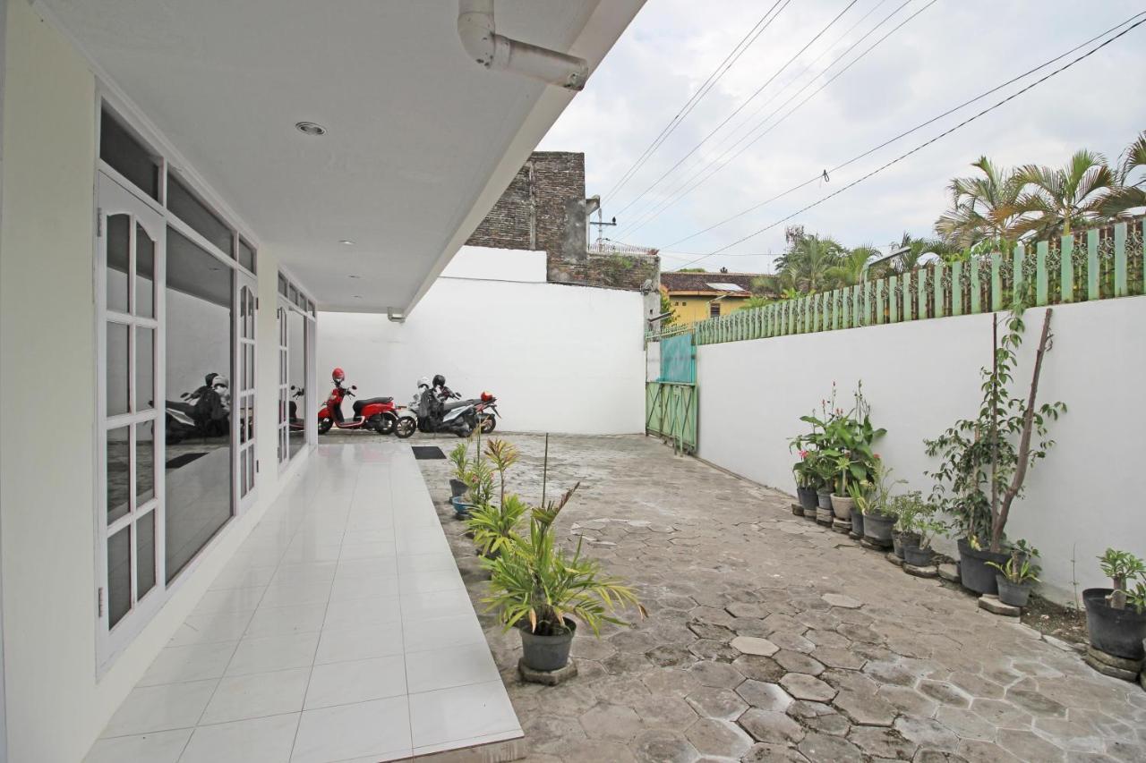 Reddoorz Near Terminal Tirtonadi Hotel Surakarta  Exterior photo